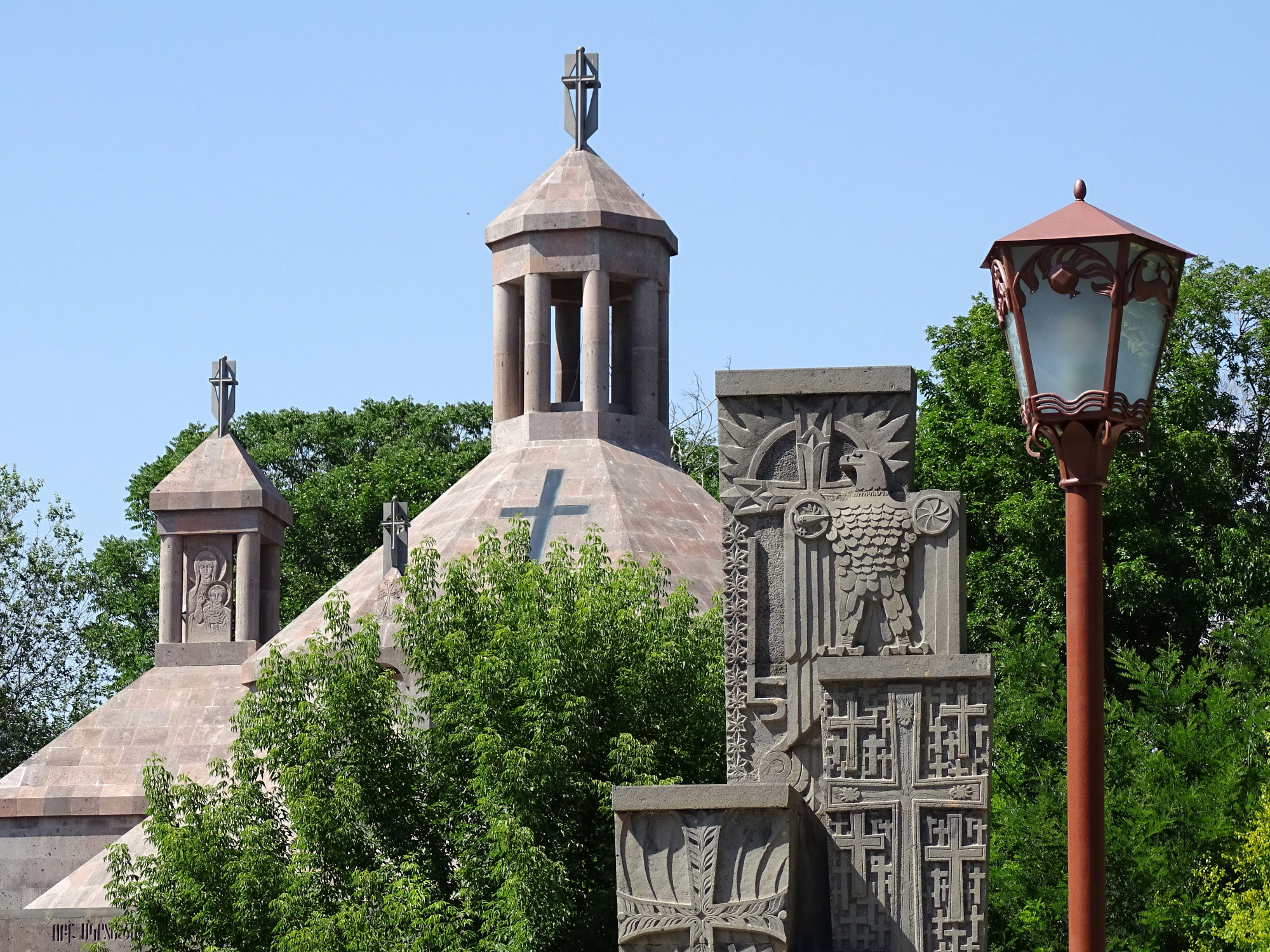 Vagharshapat | Etchmiadzin (Վաղարշապատ, Вагаршапат, Эчмиадзин) (Photo license: CC BY 2.0)